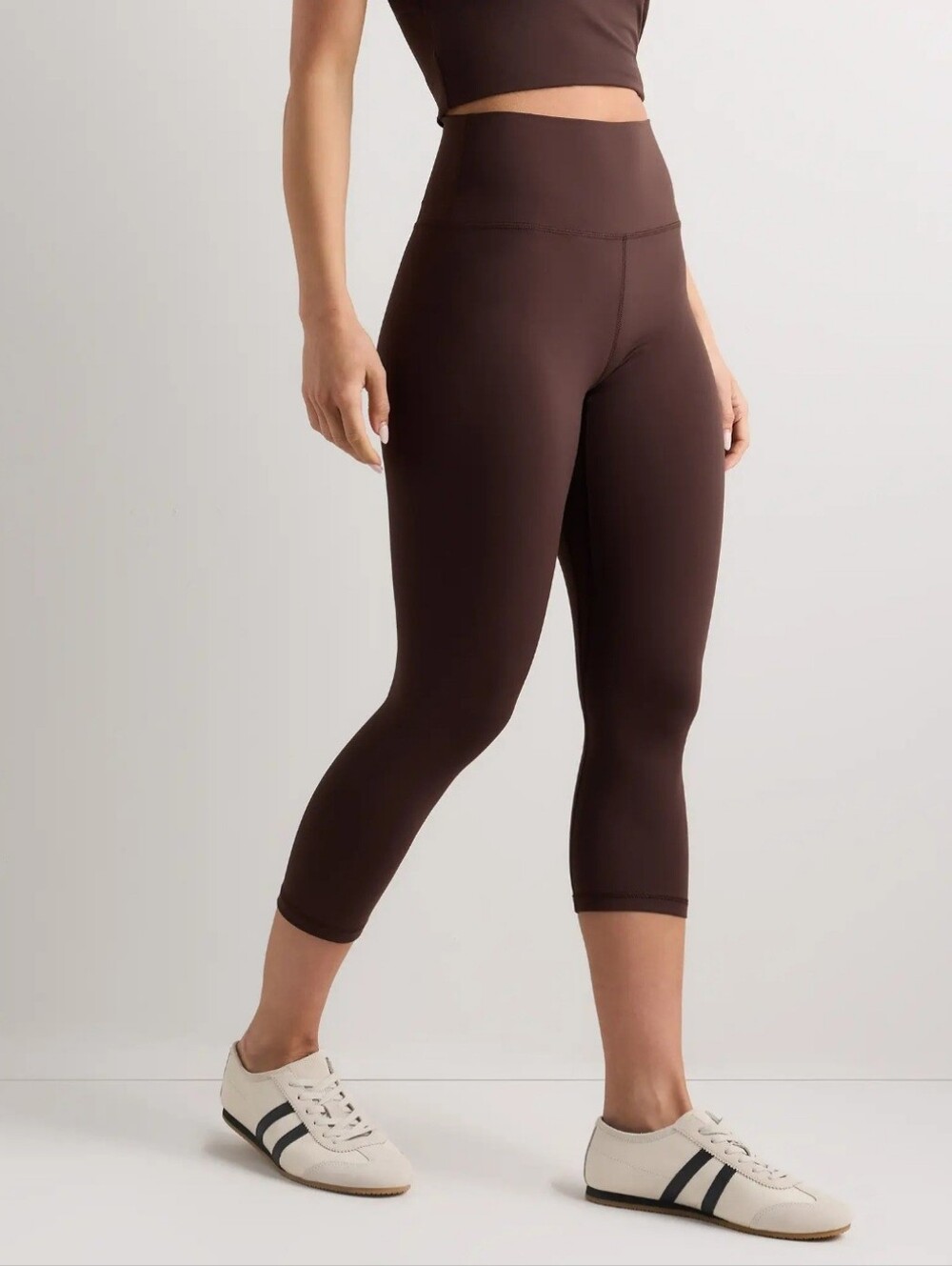 NWT Quince Ultra-Form High-Rise Capri, Large